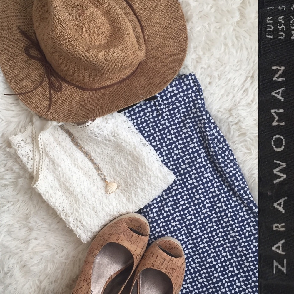 Zara Woman Ankle Jeans - Size Small Navy & White